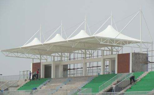 鄭州澍青醫(yī)學(xué)高等?？茖W(xué)校膜結(jié)構(gòu)看臺