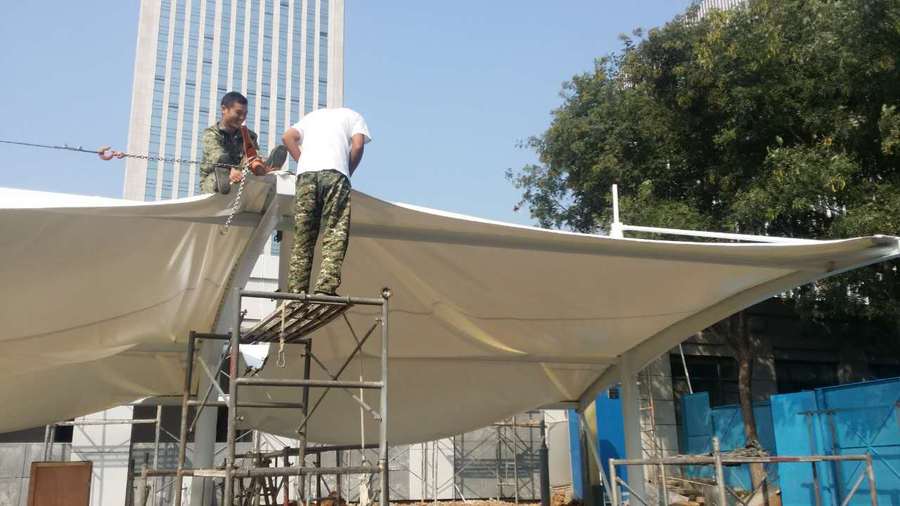 膜結構停車棚的光照性有什么優(yōu)點？