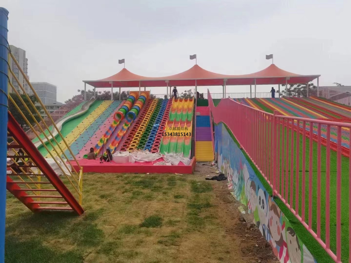 晉城彩虹滑道游樂設(shè)備紅色遮陽棚結(jié)構(gòu)設(shè)計(jì)生產(chǎn)