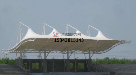 體育場看臺如何使用膜結(jié)構(gòu)設(shè)計？
